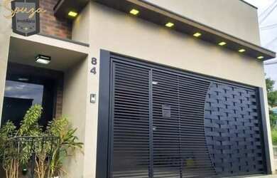 Imagem: A casa possui 3 Dormitórios, 2 Banheiros, 2 Vagas na garagem