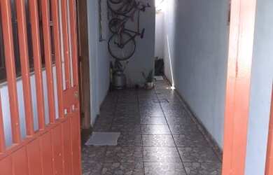 Imagem: A casa possui 2 Dormitórios e 2 Banheiros e está localizado