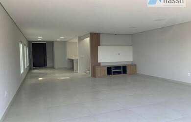 Imagem: A casa em condomínio possui 3 Dormitórios, 4 Banheiros, 5