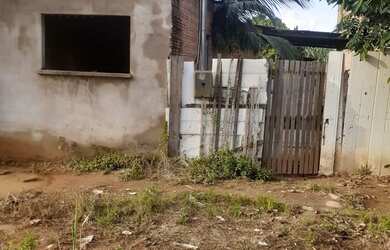 Imagem: A casa possui 1 Dormitório, 1 Banheiro, 1 Vaga na garagem e