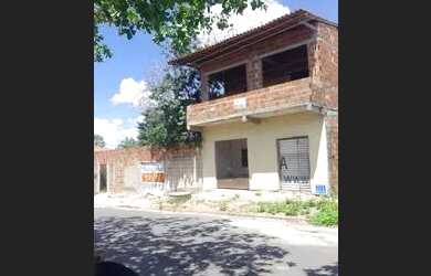 Imagem: A casa possui 4 Dormitórios, 2 Banheiros e 3 Vagas na garagem