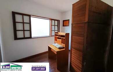 Imagem: A casa em condomínio possui 3 Dormitórios, 1 Banheiro, 4 Vagas