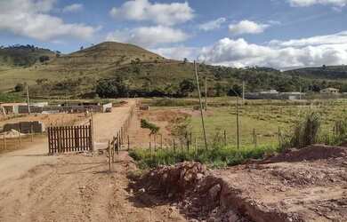 Imagem: O terreno possui 500m² de Área e está localizado em Nova