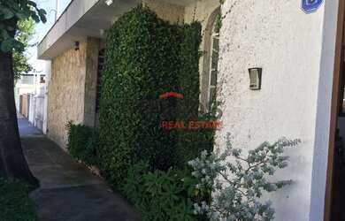 Imagem: A casa possui 3 Dormitórios, 3 Banheiros, 5 Vagas na garagem