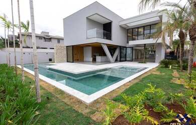 Imagem: A casa em condomínio possui 5 Dormitórios, 5 Banheiros, 5