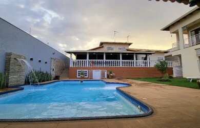 Imagem: A casa em condomínio possui 5 Dormitórios, 5 Banheiros, 5