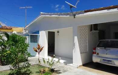 Imagem: A casa possui 3 Dormitórios, 3 Banheiros, 2 Vagas na garagem