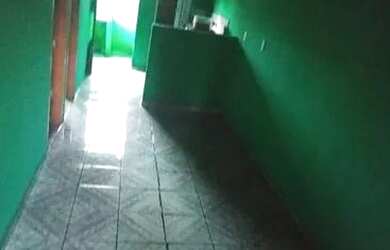 Imagem: A casa possui 3 Dormitórios, 1 Banheiro e está localizado