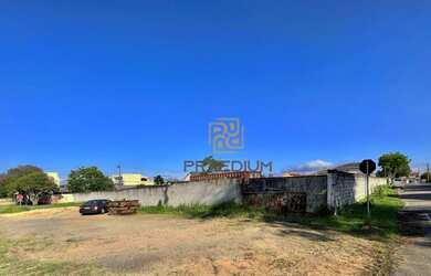 Imagem: O terreno possui 2.156m² de Área e está localizado em Cajuru