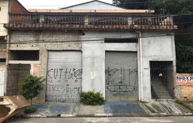 Imagem: A casa possui 3 Dormitórios, 4 Banheiros, 2 Vagas na garagem