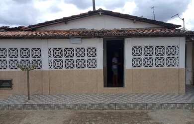 Imagem: A casa possui 2 Dormitórios, 1 Banheiro e está localizado