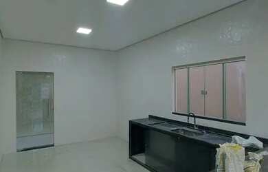 Imagem: A casa possui 2 Dormitórios, 2 Banheiros, 3 Vagas na garagem