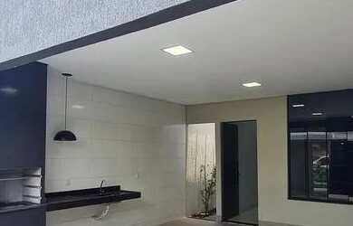 Imagem: A casa possui 2 Dormitórios, 1 Banheiro, 1 Vaga na garagem