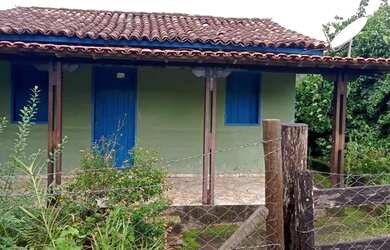 Imagem 2: Vendo uma chácara. Varanda, 6.000m² de Área, 1 Banheiroe2 Dormitórios