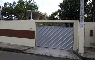 Imagem: A casa possui 2 Dormitórios, 4 Banheiros, 4 Vagas na garagem