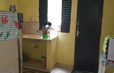 Imagem: A casa possui 2 Dormitórios, 1 Banheiro e está localizado