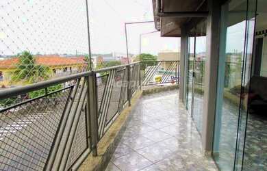 Imagem: A casa possui 3 Dormitórios, 3 Banheiros, 2 Vagas na garagem