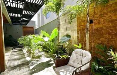 Imagem: A casa possui 4 Dormitórios, 5 Banheiros, 460m² de Área e