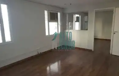 Imagem: O depósito possui 2 Vagas na garagem e 60m² de Área e está