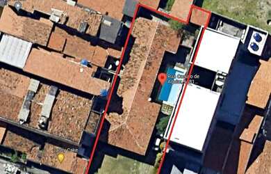 Imagem: A casa possui 4 Dormitórios, 4 Banheiros, 5 Vagas na garagem