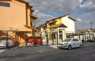 Imagem: A casa possui 2 Dormitórios, 1 Banheiro, 1 Vaga na garagem