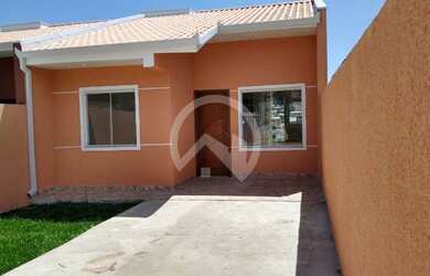 Imagem: A casa possui 3 Dormitórios, 1 Banheiro, 2 Vagas na garagem