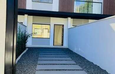 Imagem: A casa possui 3 Dormitórios, 2 Banheiros, 2 Vagas na garagem