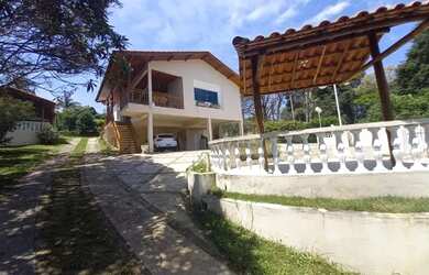 Imagem: A casa em condomínio possui 3 Dormitórios, 2 Banheiros, 5