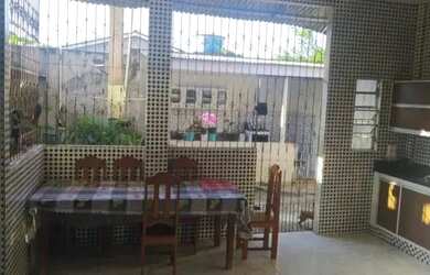 Imagem: A casa possui 3 Dormitórios, 1 Banheiro, 1 Vaga na garagem