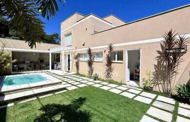 Imagem: A casa em condomínio à venda possui 5 Dormitórios, 5 Banheiros