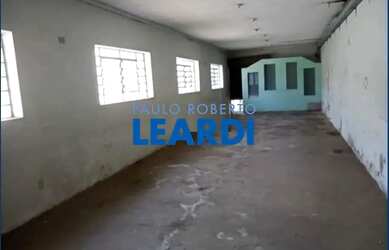 Imagem: O depósito possui 5 Vagas na garagem, 320-0m² de Área e está