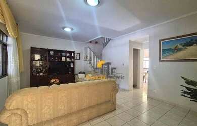 Imagem: A casa possui 3 Dormitórios, 2 Banheiros, 3 Vagas na garagem