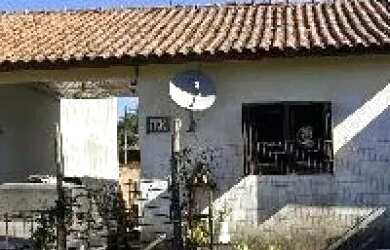 Imagem: A casa possui 2 Dormitórios, 1 Banheiro, 60m² de Área e