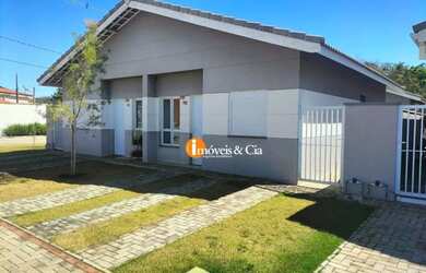 Imagem: A casa possui 2 Dormitórios, 1 Banheiro, 2 Vagas na garagem