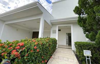 Imagem: A casa em condomínio possui 4 Dormitórios, 4 Banheiros, 3