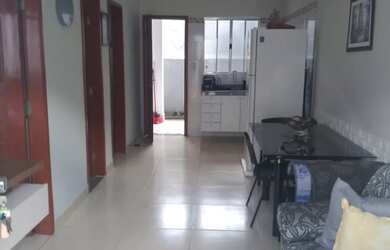 Imagem: A casa possui 2 Dormitórios, 2 Banheiros, 1 Vaga na garagem