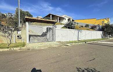 Imagem: A casa em condomínio possui 2 Dormitórios, 2 Banheiros, 5