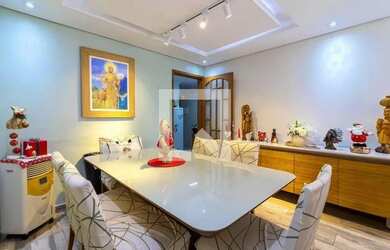 Imagem: O apartamento possui 4 Dormitórios, 2 Banheiros, 1 Vaga na