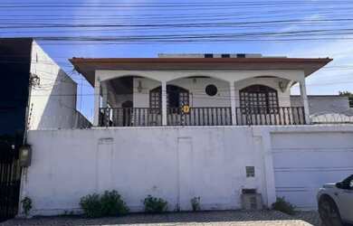 Imagem: A casa possui 5 Dormitórios, 5 Banheiros, 5 Vagas na garagem