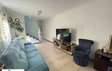 Imagem: A casa possui 3 Dormitórios, 3 Banheiros, 4 Vagas na garagem