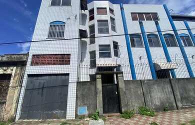 Imagem: A casa possui 3 Dormitórios, 5 Banheiros, 2 Vagas na garagem