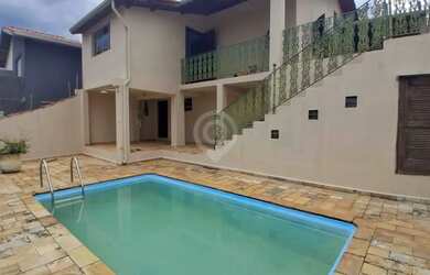 Imagem: A casa possui 2 Dormitórios, 2 Banheiros, 3 Vagas na garagem