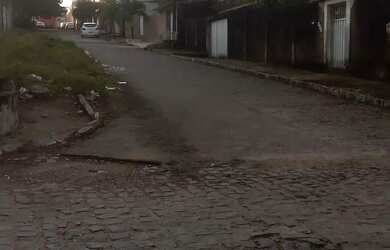 Imagem: A casa possui 2 Dormitórios, 1 Banheiro, 250m² de Área e