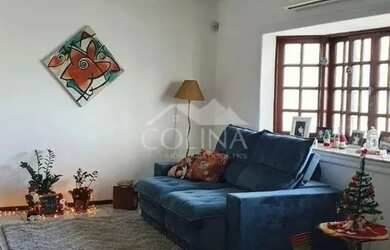 Imagem: A casa possui 3 Dormitórios, 3 Banheiros, 2 Vagas na garagem