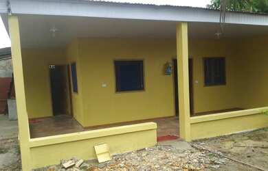 Imagem: A casa possui 2 Dormitórios, 1 Banheiro e está localizado