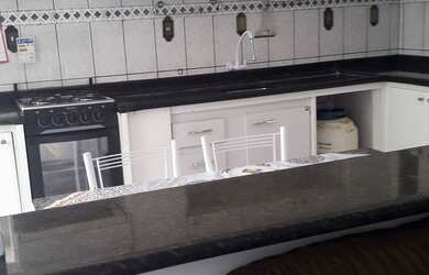 Imagem: A casa possui 2 Dormitórios, 1 Banheiro, 1 Vaga na garagem