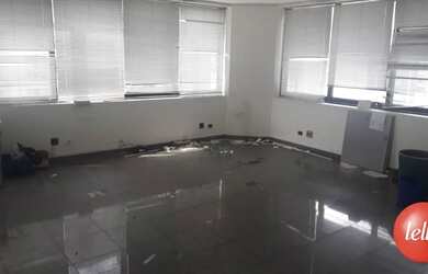 Imagem: O depósito possui 2 Vagas na garagem, 65m² de Área e está