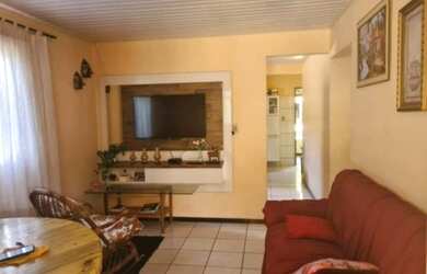 Imagem: A casa possui 2 Dormitórios, 2 Banheiros, 1 Vaga na garagem