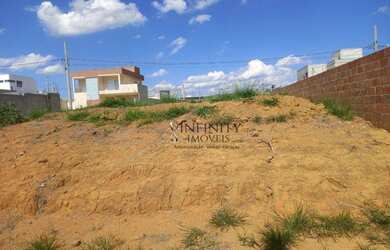 Imagem: O terreno possui 300m² de Área e está localizado em Loteamento