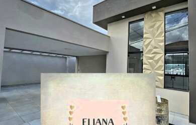 Imagem: A casa possui 3 Dormitórios, 2 Banheiros, 2 Vagas na garagem